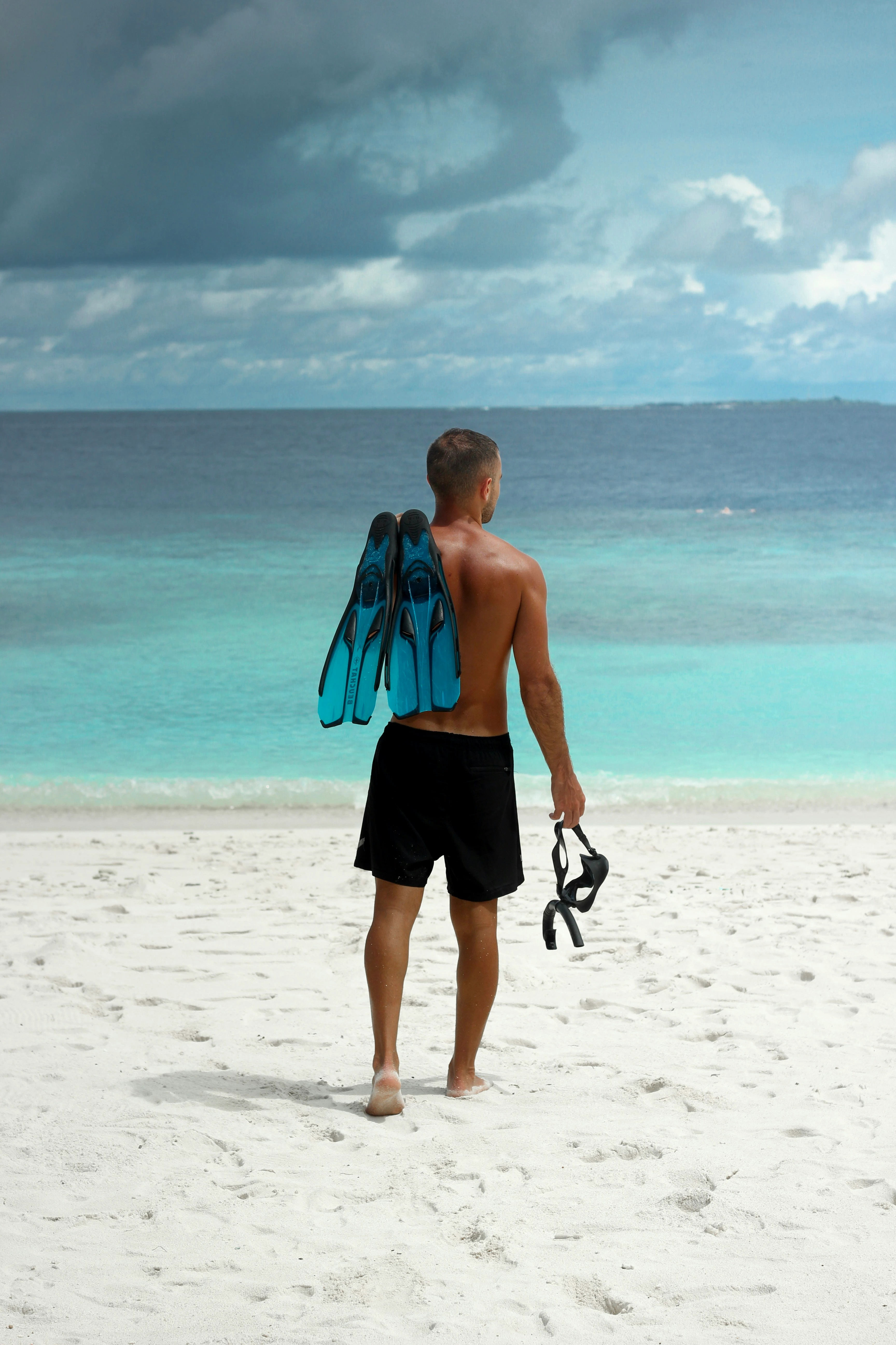 Snorkel gear rental equipment including mask fins and snorkel set